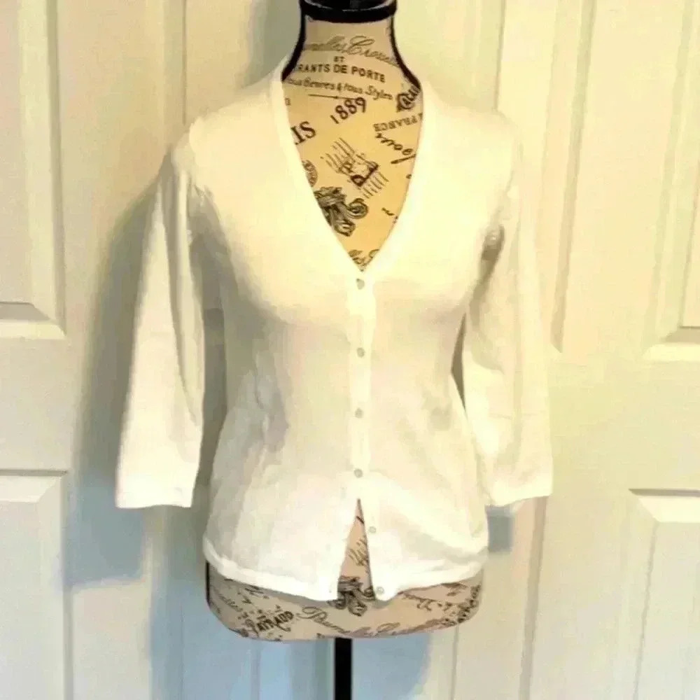 Eddie Bauer V-Neck White Cardigan in Size XS.
